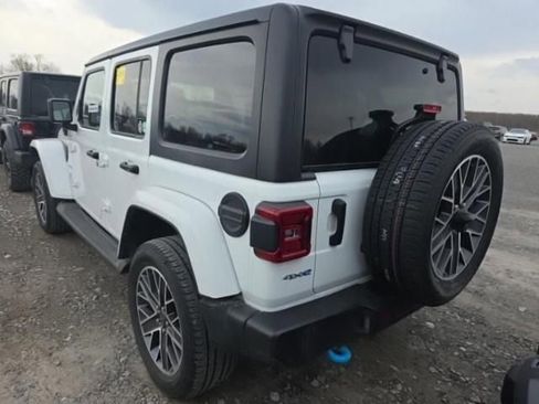 Used 2023 Jeep Wrangler Unlimited Sahara w/ Cold Weather Group image 4