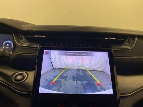 Used 2023 Jeep Grand Cherokee Limited image 14