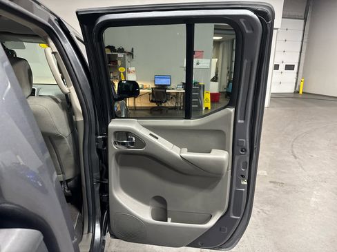 Used 2020 Nissan Frontier SV image 24