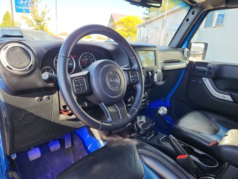 Used 2016 Jeep Wrangler Sahara w/ Connectivity Group image 10