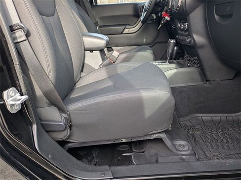 Used 2018 Jeep Wrangler Unlimited Sport S image 29