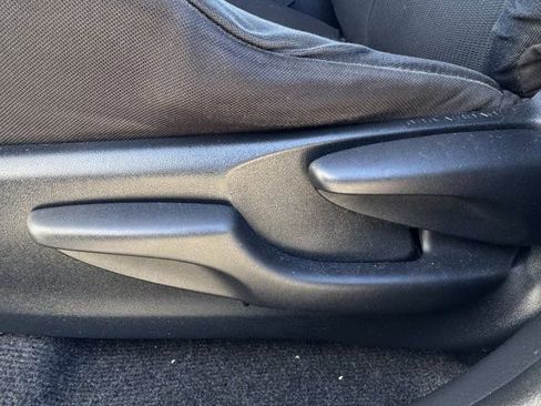 Used 2015 Toyota RAV4 LE image 27