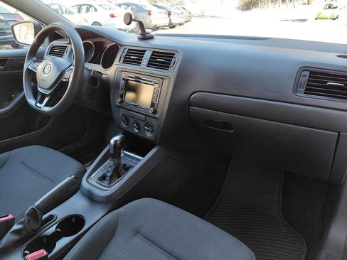 Used 2015 Volkswagen Jetta S image 14