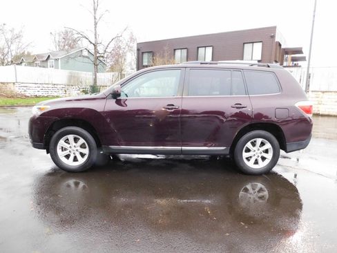 Used 2013 Toyota Highlander Limited w/ Cold Weather Pkg image 23