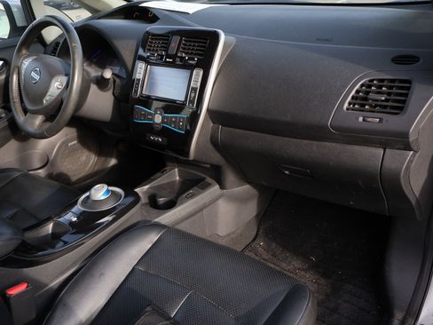 Used 2015 Nissan Leaf SL w/ Premium Package image 10