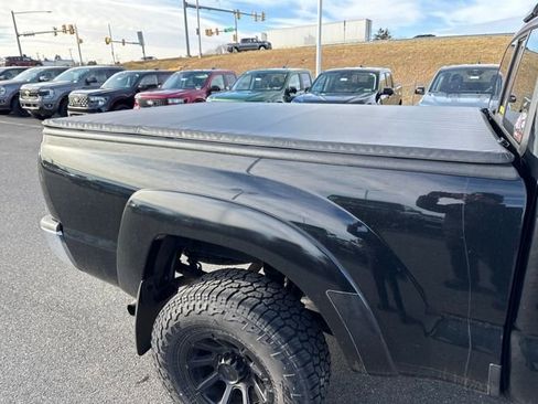 Used 2015 Toyota Tacoma 4x4 Access Cab V6 image 12