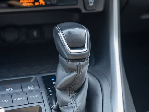 Used 2020 Toyota RAV4 XLE Premium FWD image 30