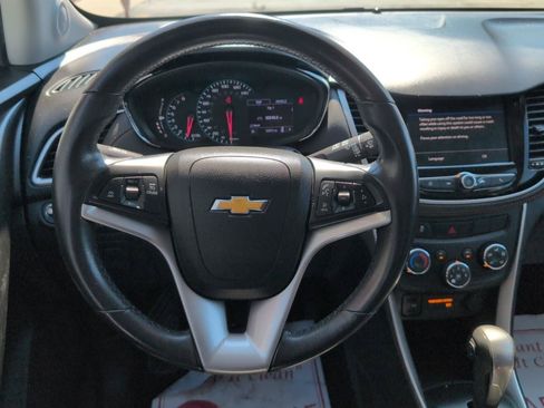 Used 2020 Chevrolet Trax LT w/ LT Convenience Package AWD/4WD image 15