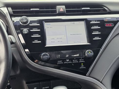 Used 2019 Toyota Camry SE FWD image 9
