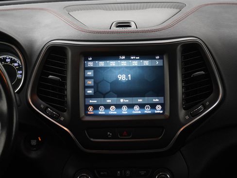 Used 2020 Jeep Cherokee Trailhawk w/ Cold Weather Group AWD/4WD image 15