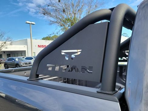 Used 2024 Nissan Titan SV w/ SV Convenience Package image 8