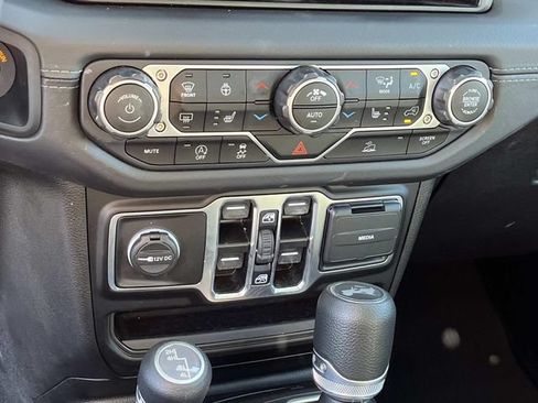 Used 2025 Jeep Wrangler Unlimited Sahara AWD/4WD image 30