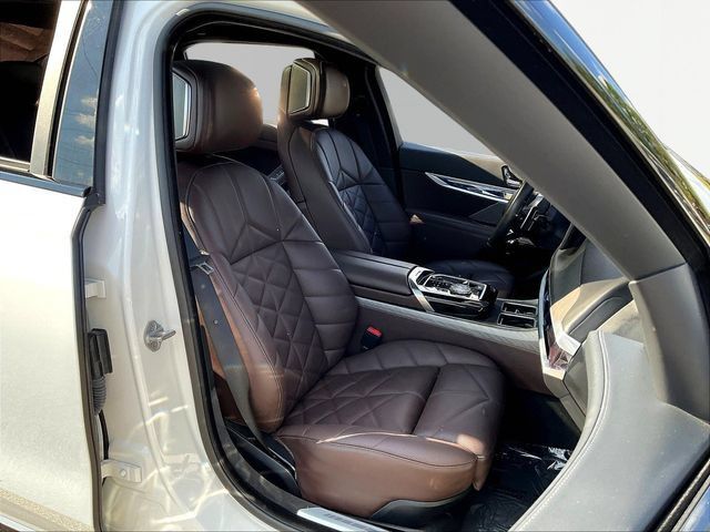 Used 2023 BMW 740i w/ Parking Assistance Package RWD image 30