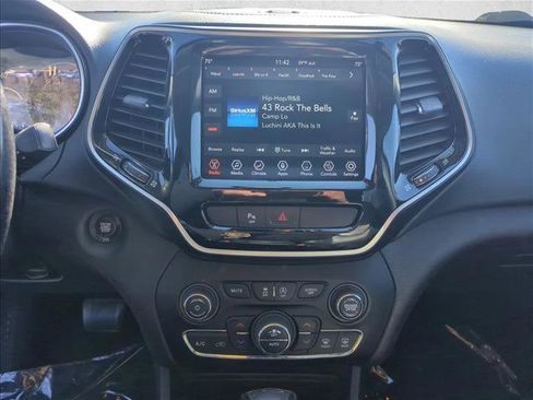 Used 2019 Jeep Cherokee Limited image 17