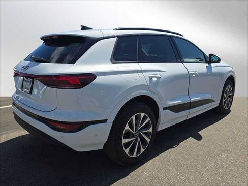 New 2025 Audi Q6 e-tron Premium Plus image 3