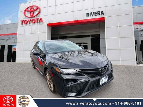 Used 2024 Toyota Camry SE w/ Convenience Package image 2