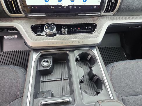 New 2025 Ford Expedition Active image 25