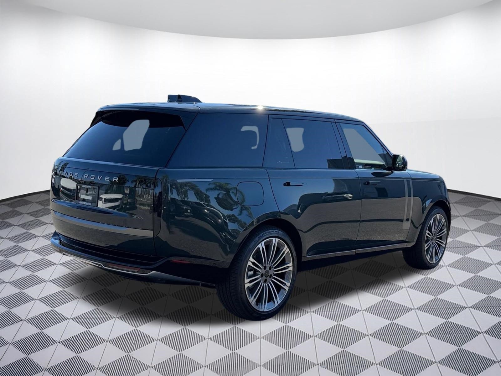 New 2026 Land Rover Range Rover Long Wheelbase SE AWD/4WD image 9