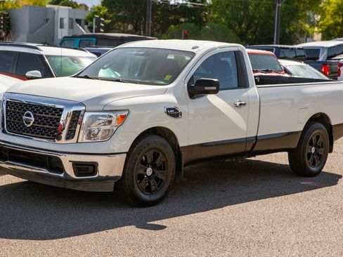 Used 2017 Nissan Titan SV RWD image 8