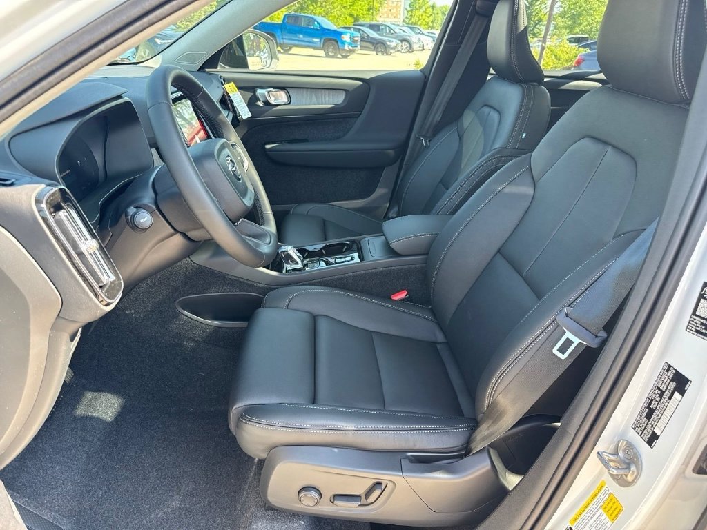 New 2026 Volvo XC40 B5 Plus w/ Climate Package AWD/4WD image 8