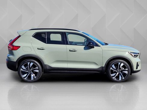 Used 2024 Volvo XC40 B5 Ultimate w/ Climate Package image 7