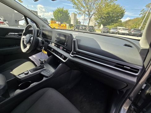 Used 2024 Kia Sportage LX image 14
