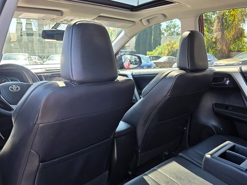 Used 2015 Toyota RAV4 Limited image 22
