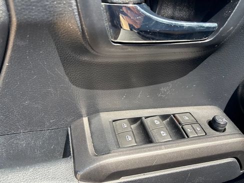 Used 2019 Toyota Tacoma TRD Off-Road w/ Technology Package AWD/4WD image 12