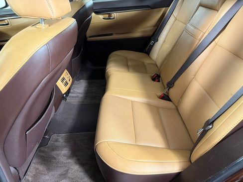 Used 2016 Lexus ES 350 w/ Premium Package w/Wood Trim FWD image 19