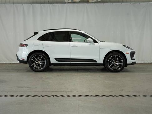 Certified 2025 Porsche Macan AWD/4WD image 8