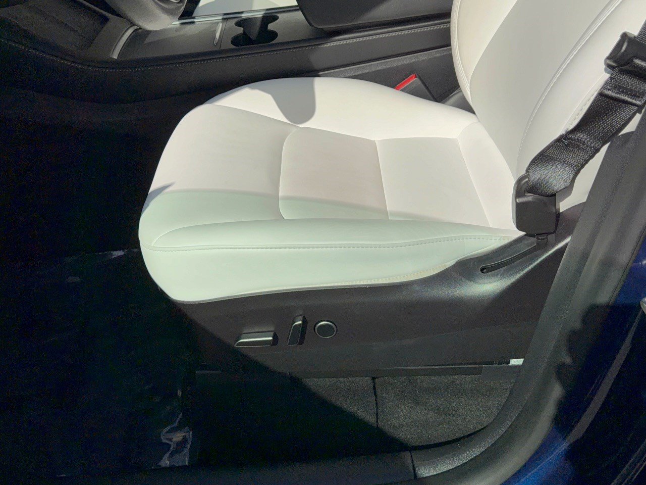 Used 2022 Tesla Model Y Long Range AWD/4WD image 16