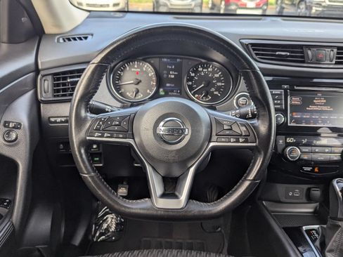 Used 2019 Nissan Rogue SV FWD image 17