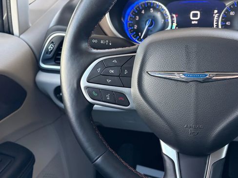 Used 2017 Chrysler Pacifica Touring-L Plus image 27