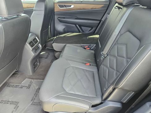 Used 2024 Volkswagen Atlas SE FWD image 12