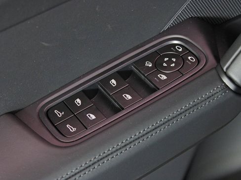 Certified 2025 Porsche Cayenne S image 16