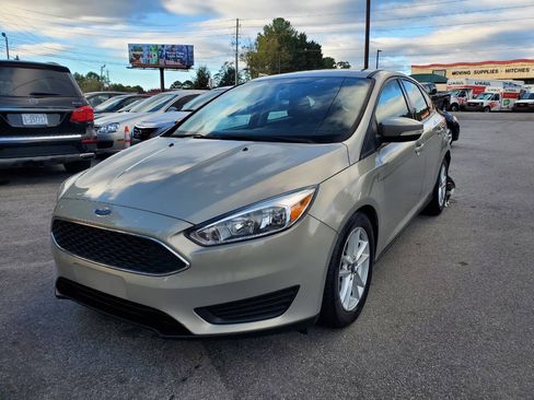 Used 2016 Ford Focus SE FWD image 3
