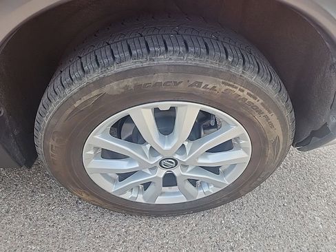 Used 2018 Nissan Rogue SV image 11