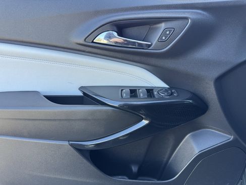 Used 2025 Chevrolet Trax LT FWD image 11