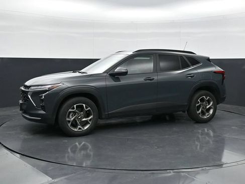 Used 2025 Chevrolet Trax LT w/ LT Convenience Package FWD image 6