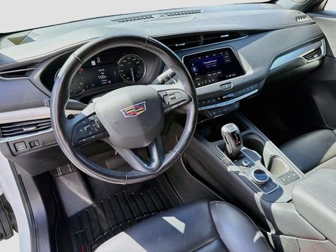 Used 2019 Cadillac XT4 Premium Luxury w/ Cold Weather Package AWD/4WD image 9