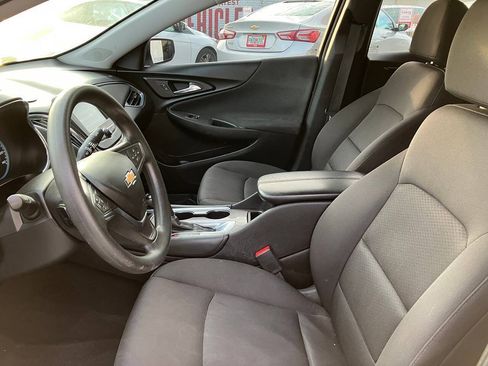 Used 2018 Chevrolet Malibu LT FWD image 5
