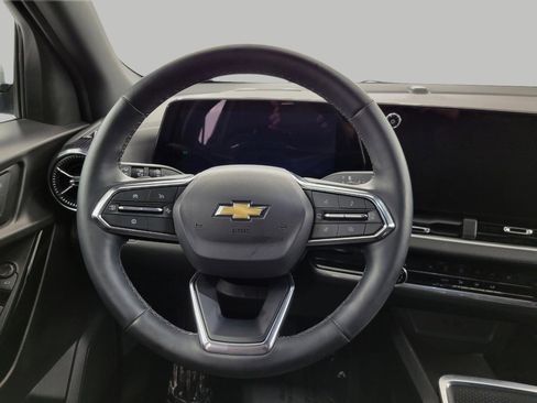 Used 2025 Chevrolet Equinox LT w/ Safety and Technology Package image 5