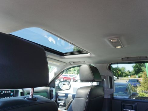 Used 2018 GMC Sierra 1500 SLT w/ SLT Premium Package image 10