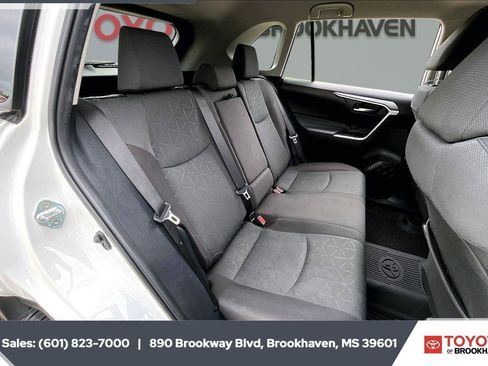 Used 2024 Toyota RAV4 XLE FWD image 20