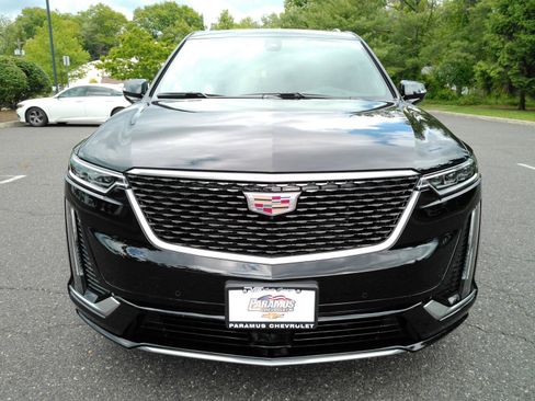 Certified 2025 Cadillac XT6 Premium Luxury w/ Technology Package AWD/4WD image 3