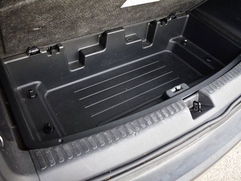 Used 2024 GMC Acadia Elevation image 29