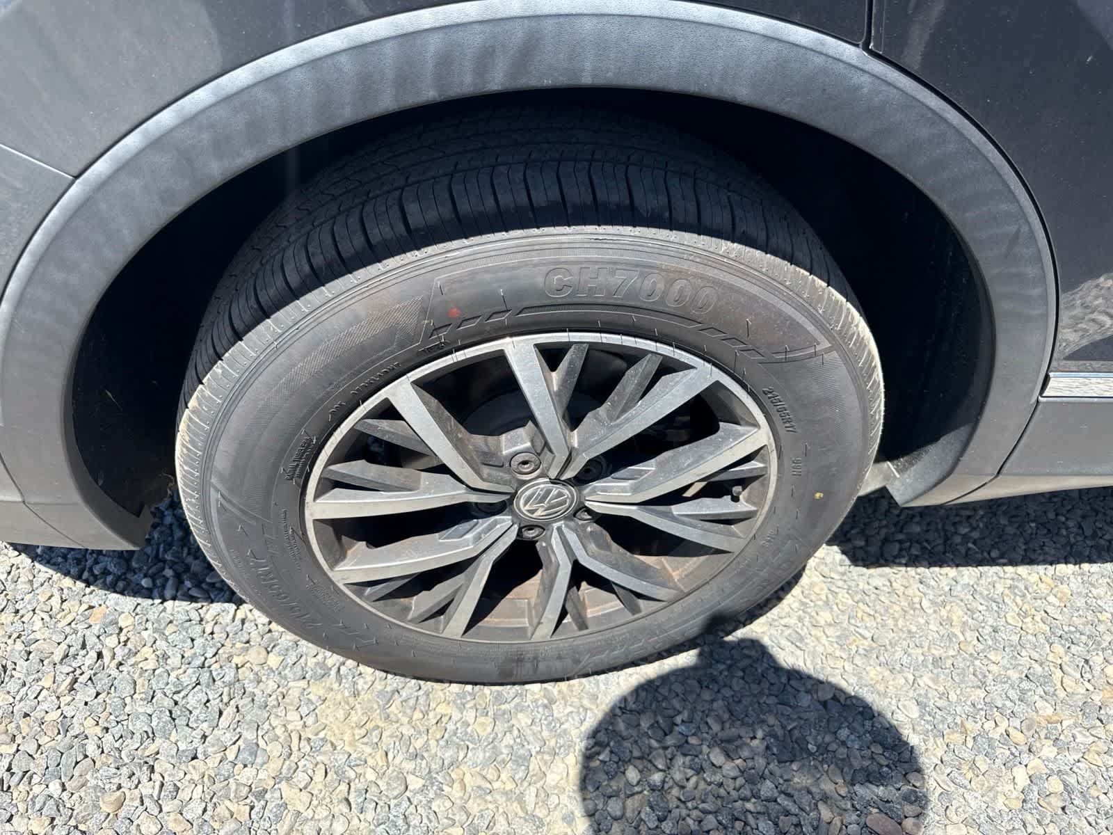 Used 2018 Volkswagen Tiguan SE FWD image 16