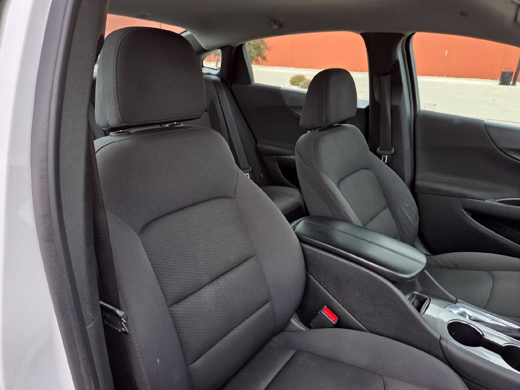 Used 2017 Chevrolet Malibu LT FWD image 29