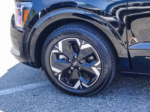 Certified 2024 Kia Niro Wind FWD image 9