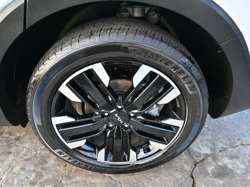 Used 2025 Kia Telluride SX image 13